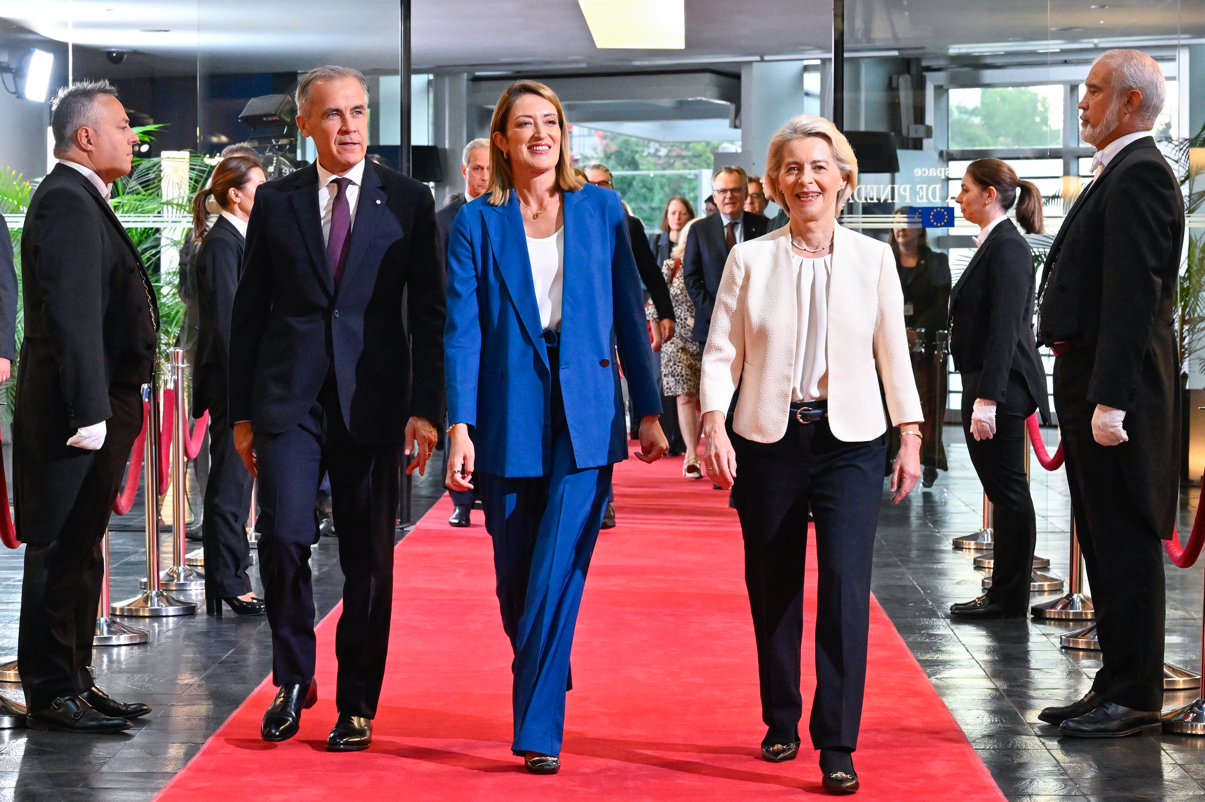 Von der Leyen Proposes Canada Become the EU's First Associate Member