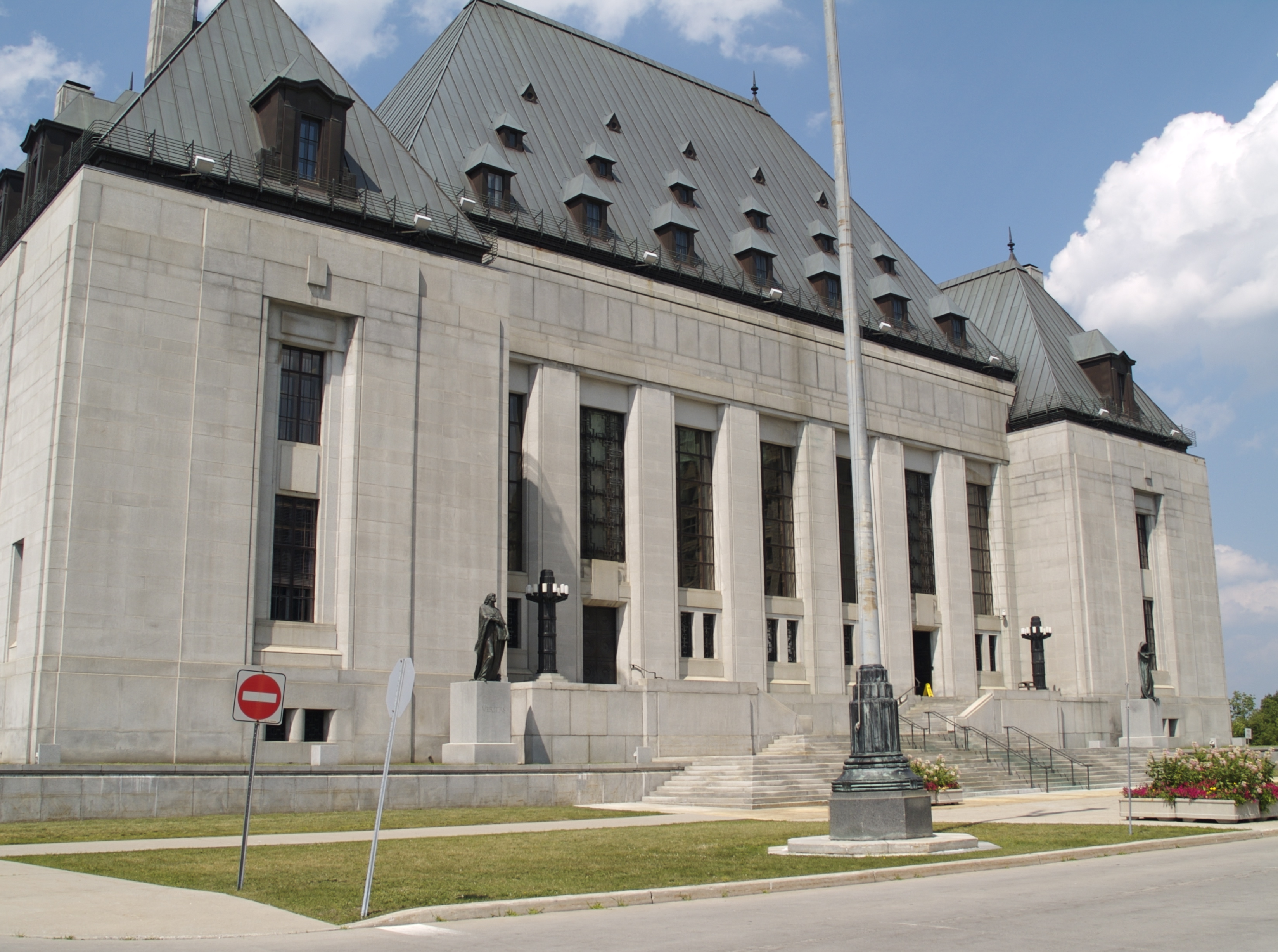 Supreme Court to Hear Ottawa’s Appeal on Use of Emergencies Act During 2022 Protests